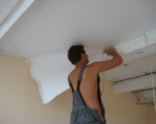Как выполнить ремонт потолка своими руками